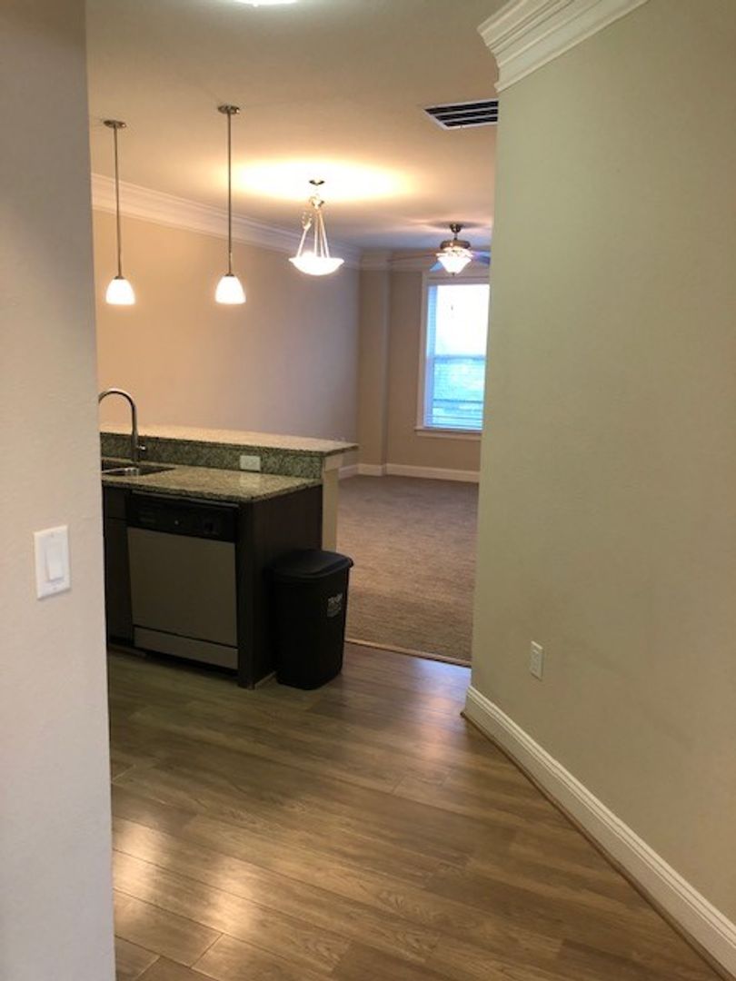 Portsmouth Apartment: 800 Crawford Street