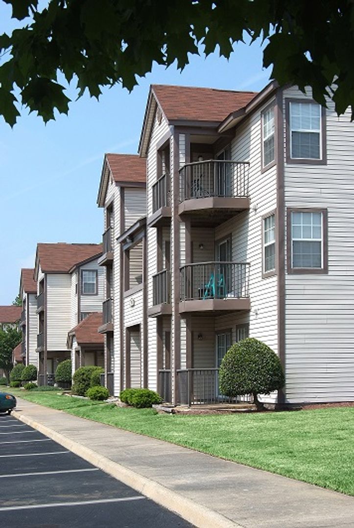 Chesapeake Apartment: 208 Crosswinds Drive