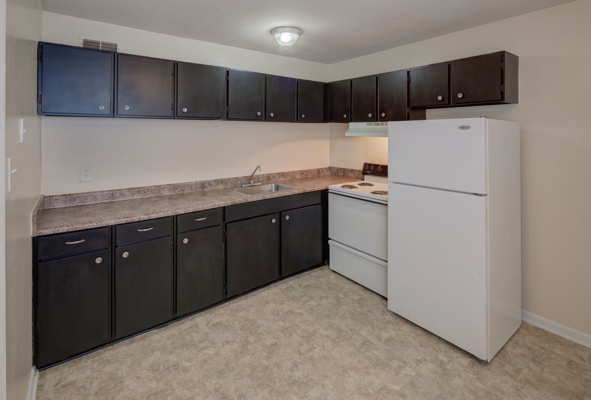 Virginia Beach Apartment: 2212 Vantage Point