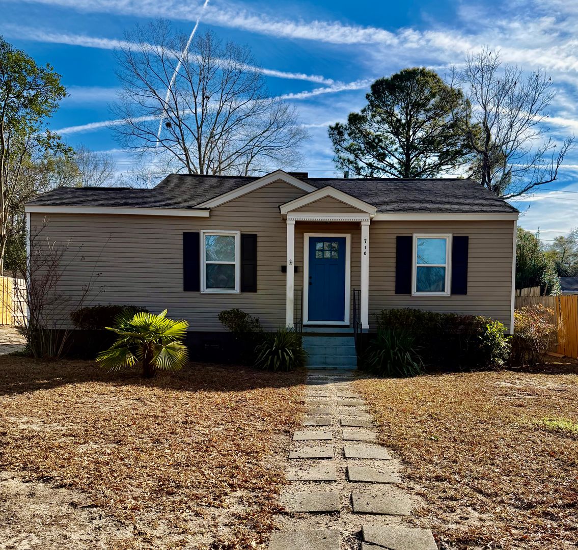 Columbia House: 710 S Prospect St