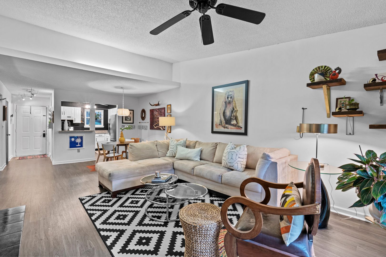 West Columbia House: 134 Edgewater Ln