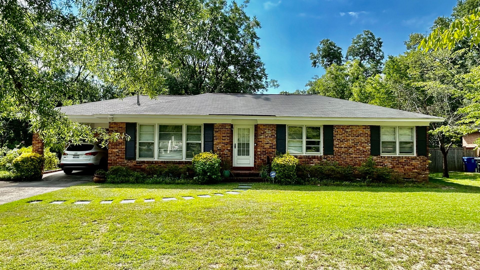 Columbia House: 908 Byron Rd