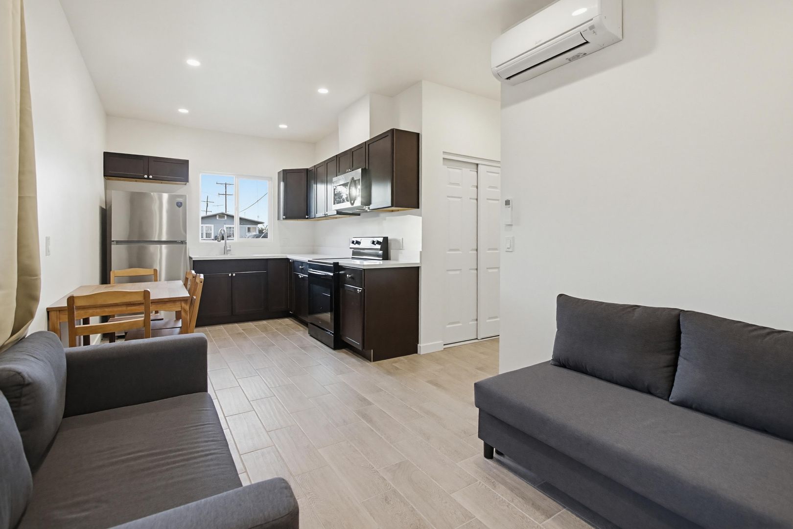 San Diego Apartment: 1933 Woden St