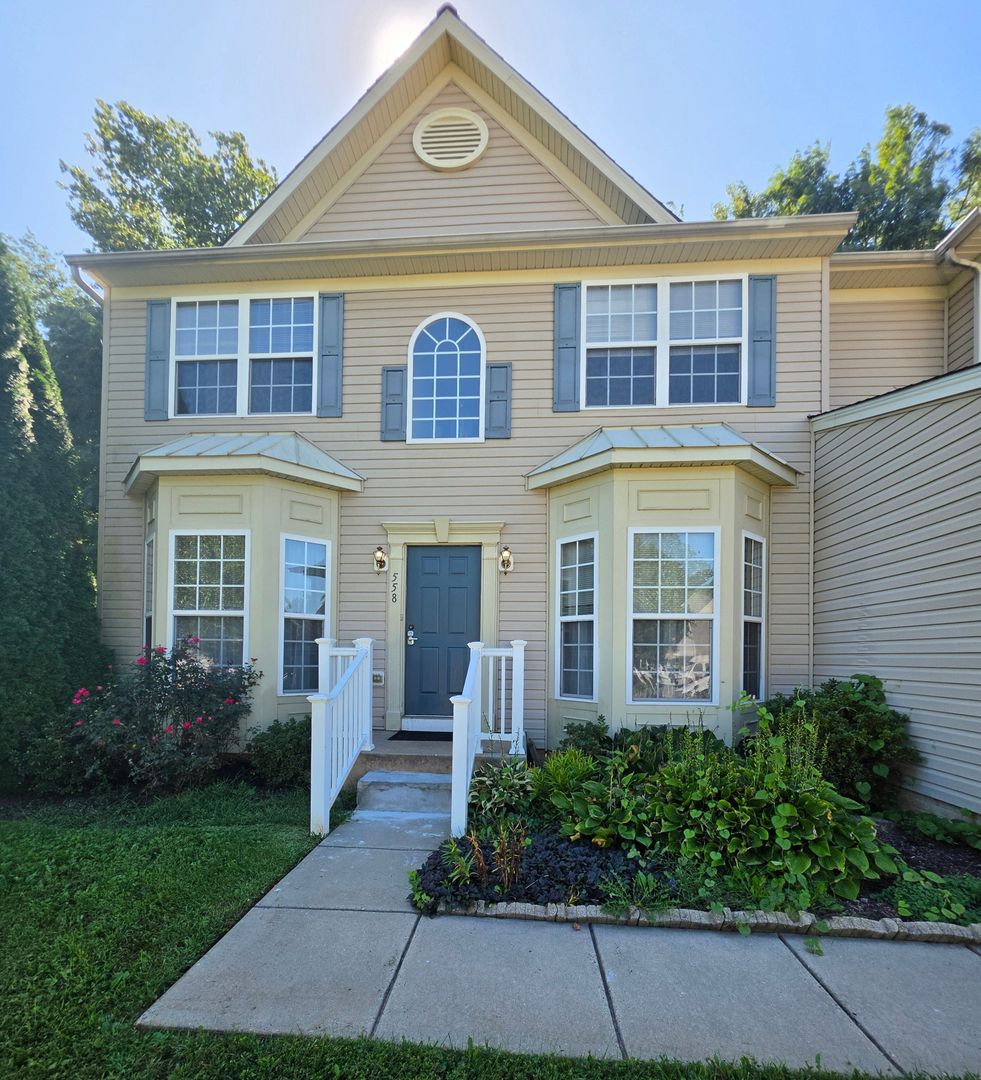 Aberdeen House: 558 Windsong Drive