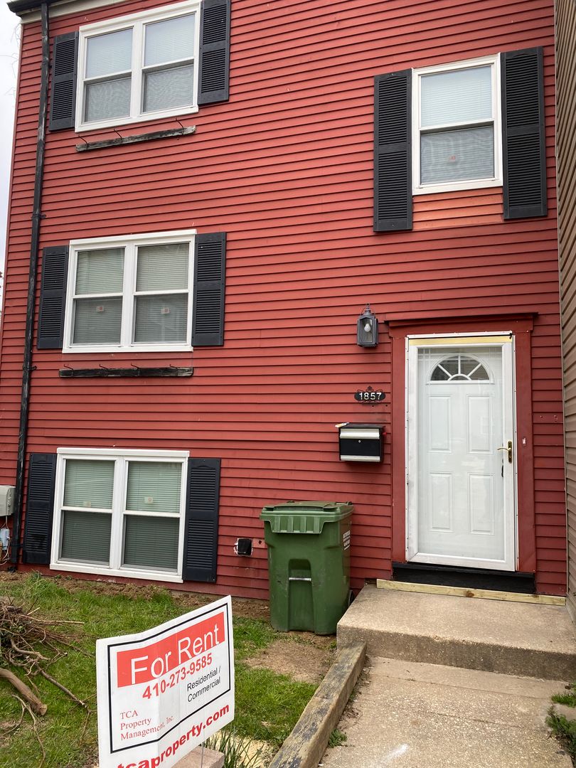 Edgewood Townhome: 1857 Simons Court