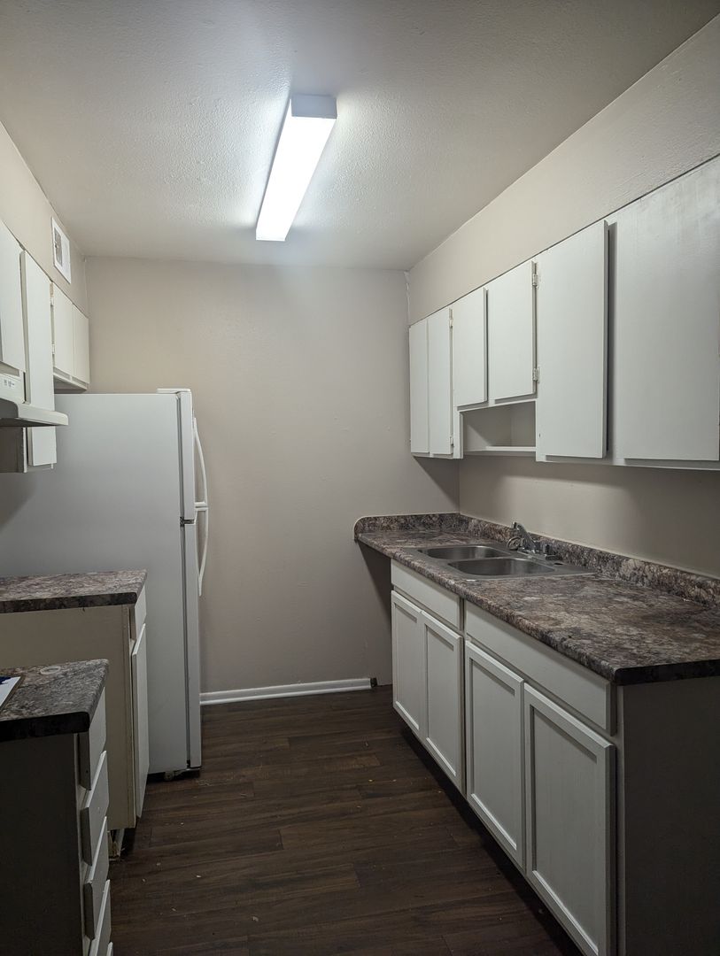 Waskom Apartment: 145 E School Ave