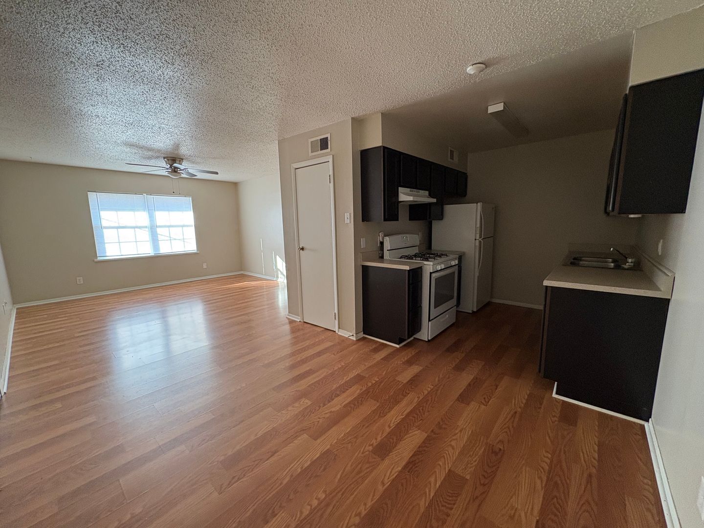 Waskom Apartment: 145 E School Ave