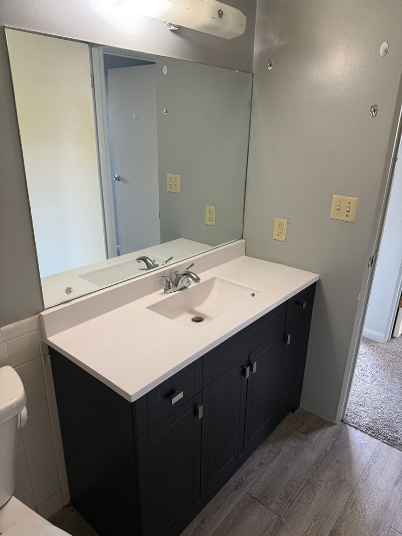 Moline Apartment: 1736 9th Ave