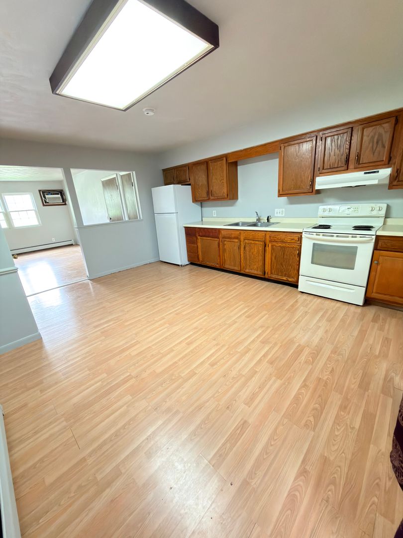 Davenport Apartment: 1505 E 39th Street