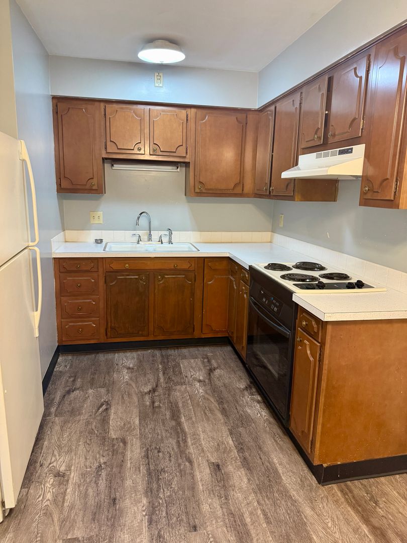 Moline Apartment: 1736 9th Ave