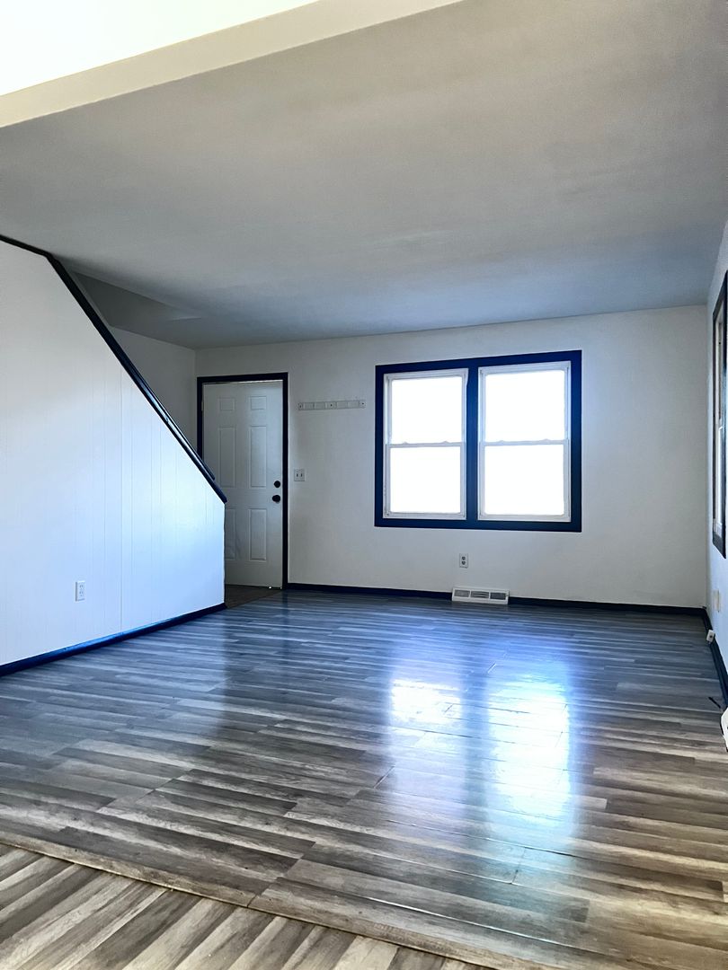 East Moline Apartment: 749 - 751 18th Ave