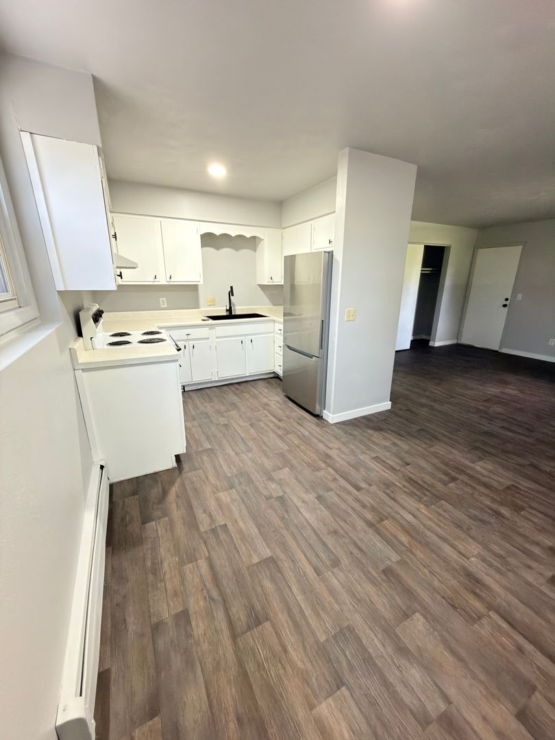 Davenport Apartment: 1505 E 39th Street