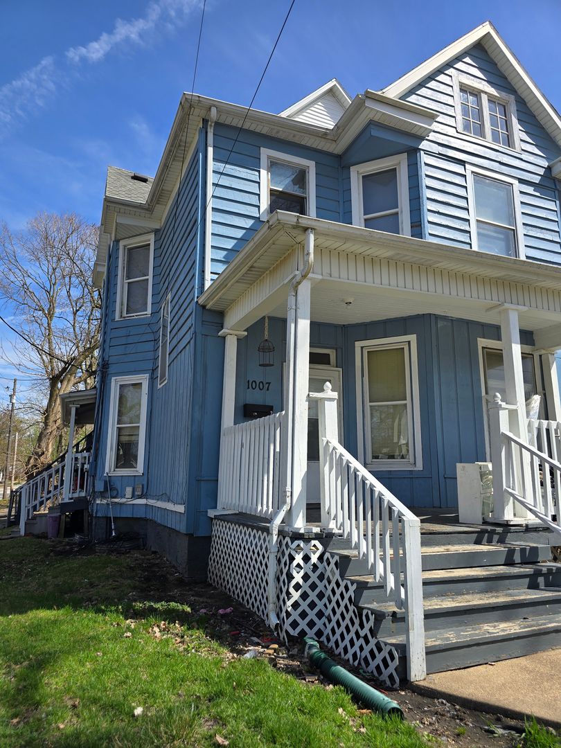 Bloomington Apartment: 1007 N. Mason