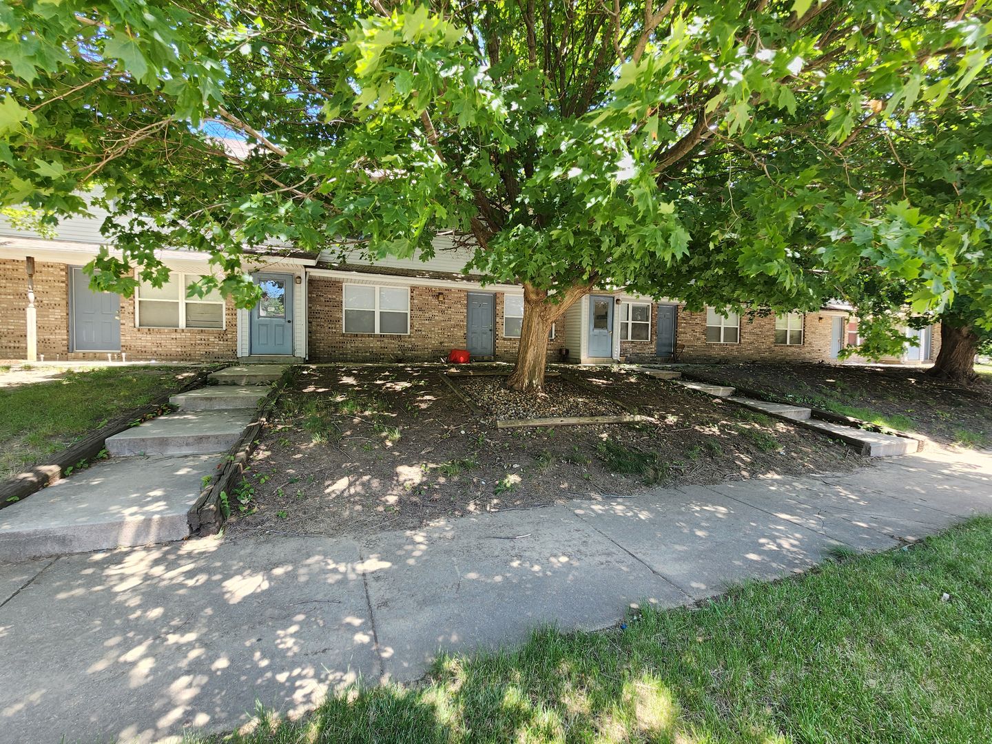 Normal Apartment: 700 S. Golfcrest