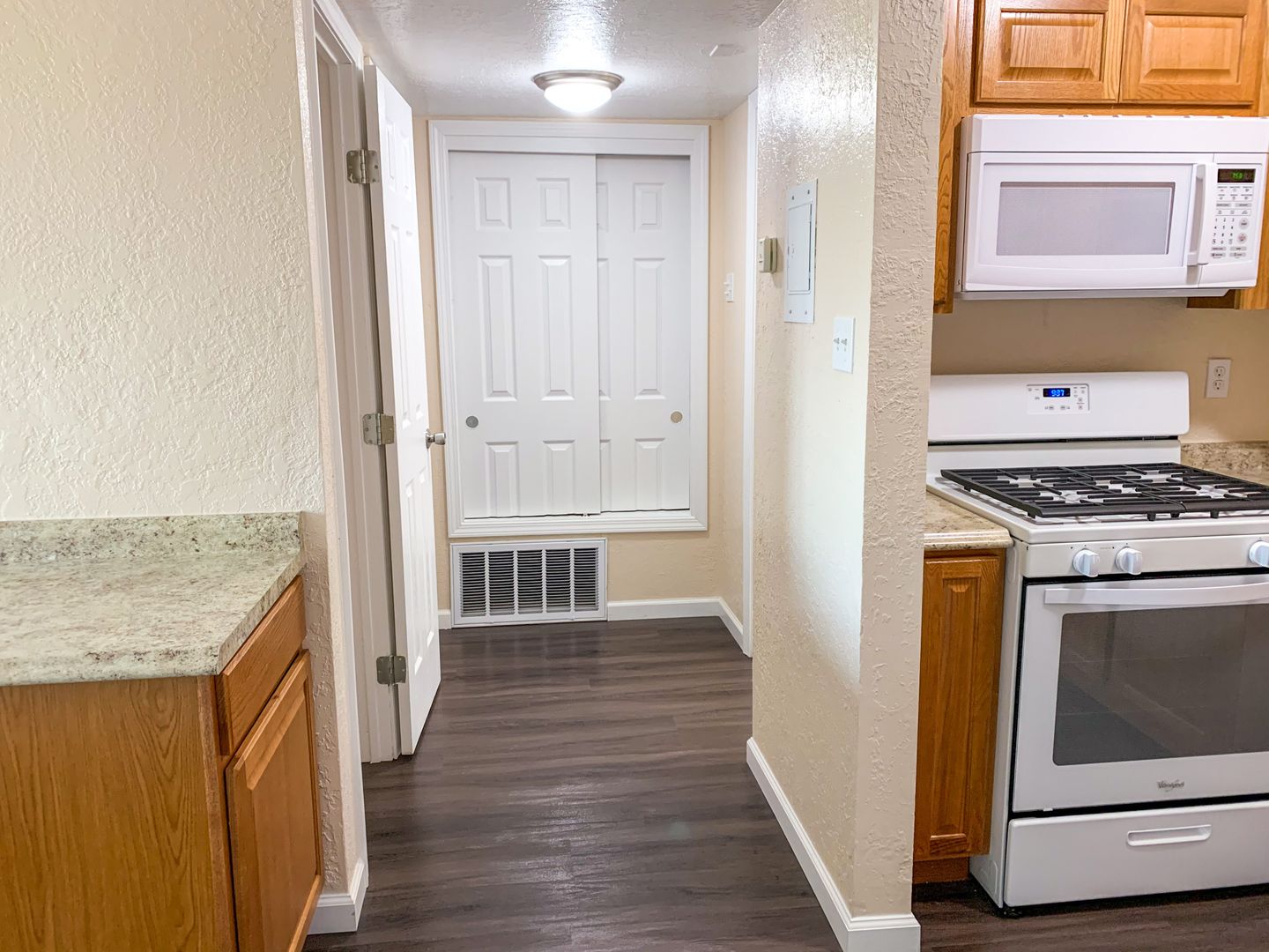Albuquerque Apartment: 3433 Vail Ave. SE