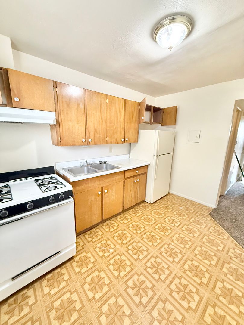 Albuquerque Apartment: 319 General Marshall St NE