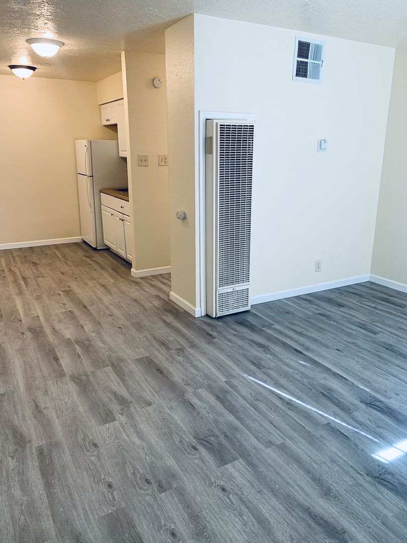 Albuquerque Apartment: 220-226 Charleston St. NE