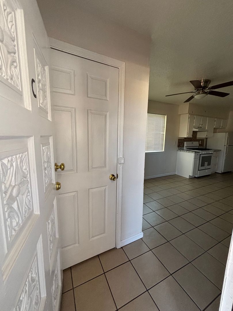 Albuquerque Apartment: 12813 & 12817 Dorado Dr Se