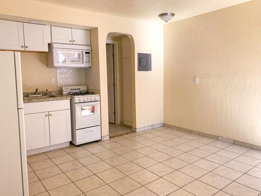 Veterans Welcome! Gated community – photo 1
