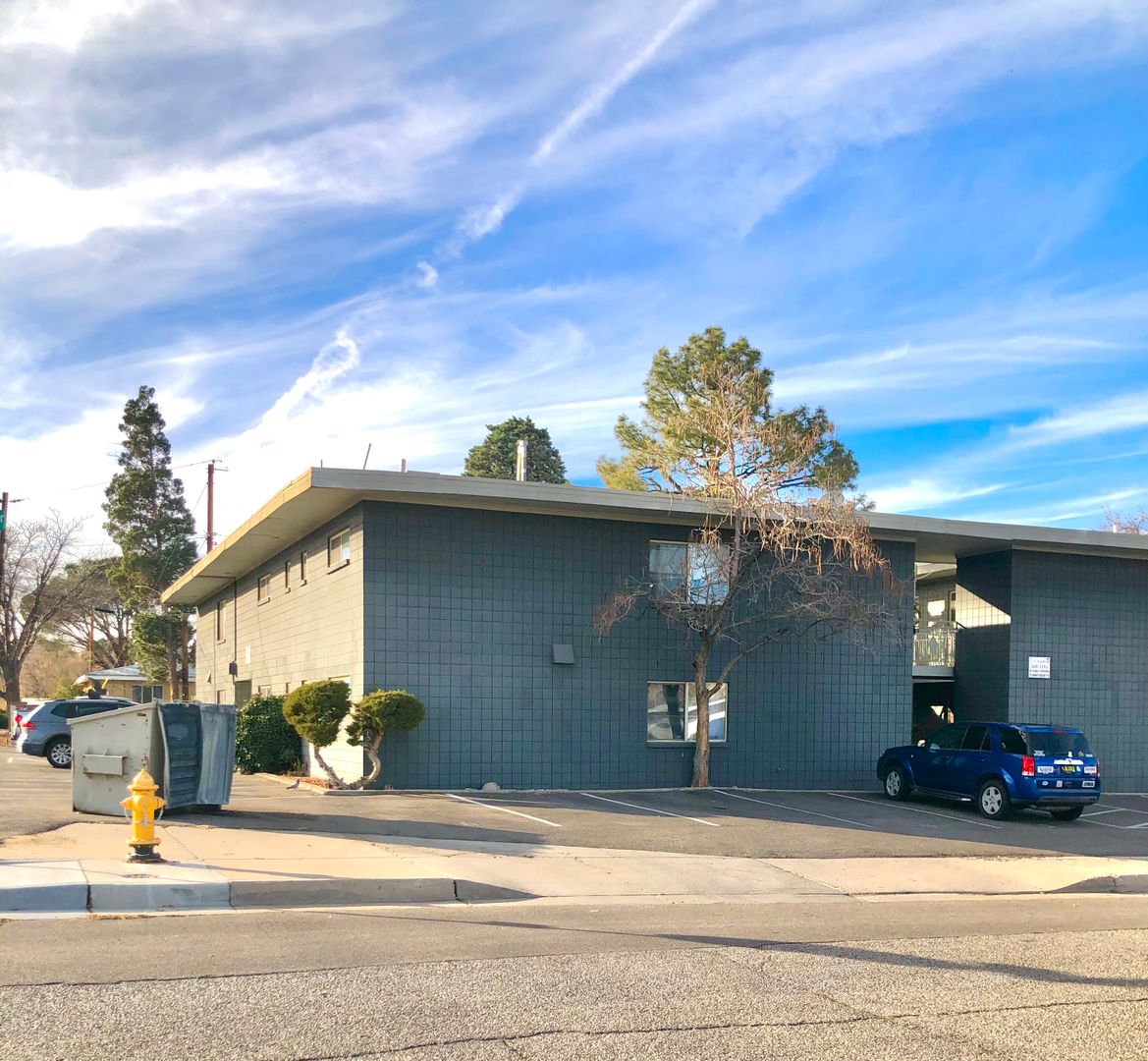 Albuquerque Apartment: 4311 Zuni Rd. SE