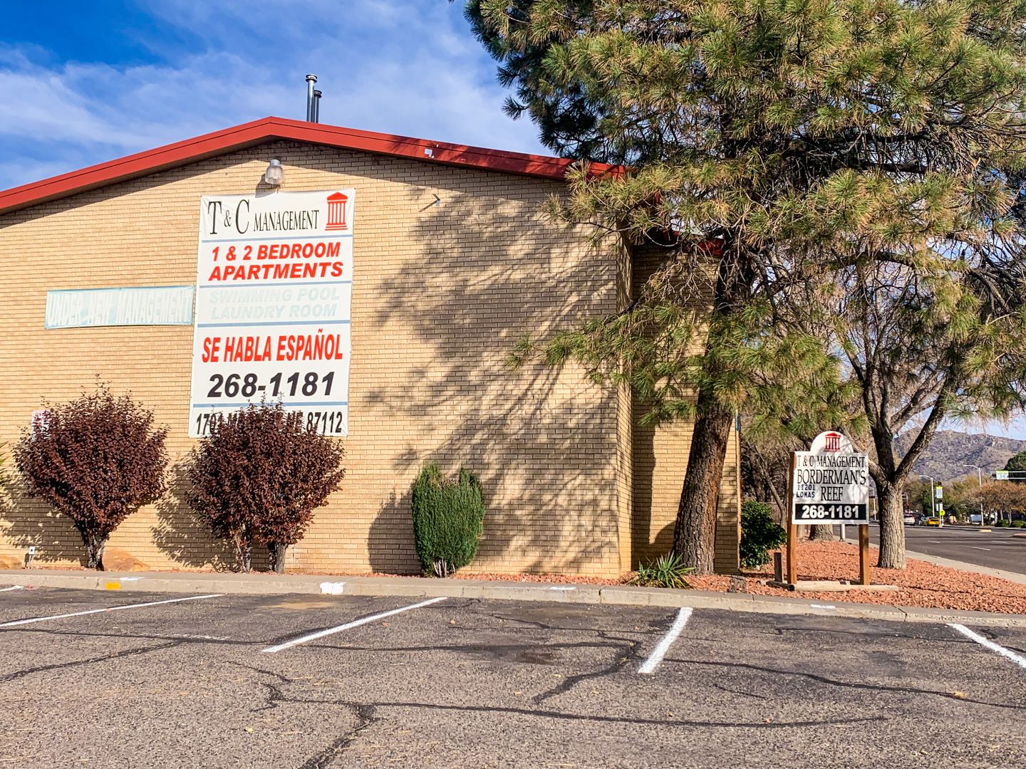 Albuquerque Apartment: 11201 Lomas Blvd NE