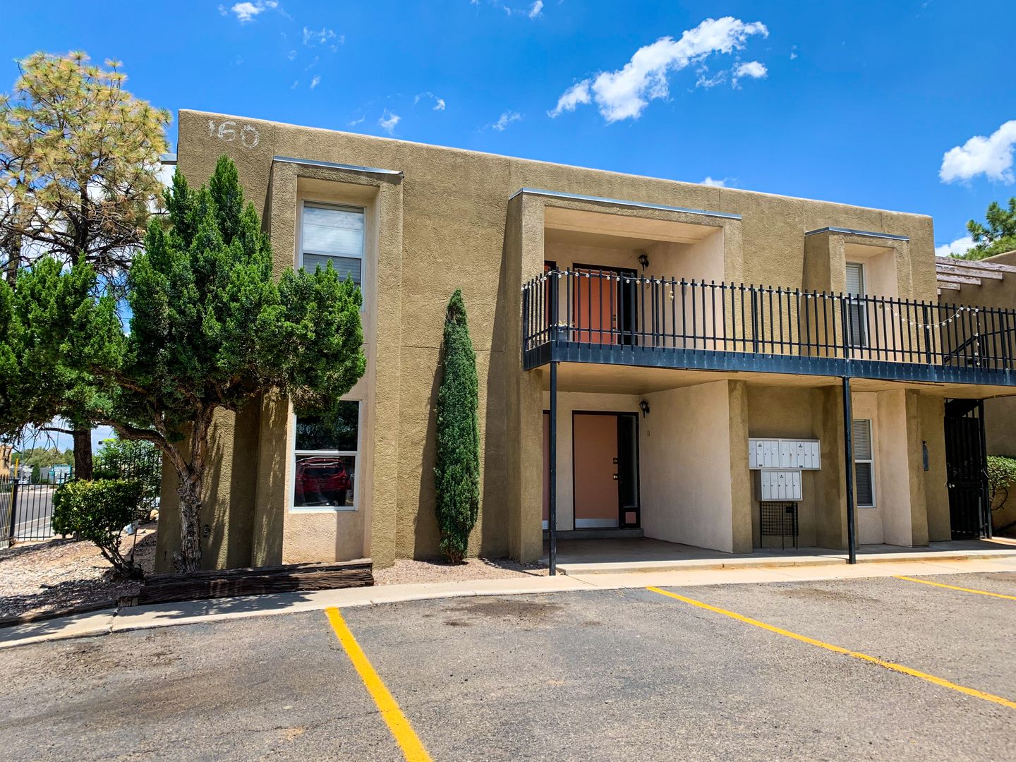 Albuquerque Apartment: 1600 Carlisle Blvd. NE