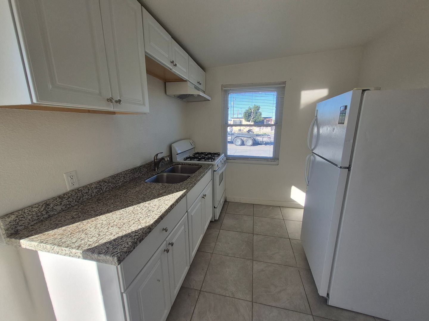 Yuma Apartment: 2361 S Walnut Ave