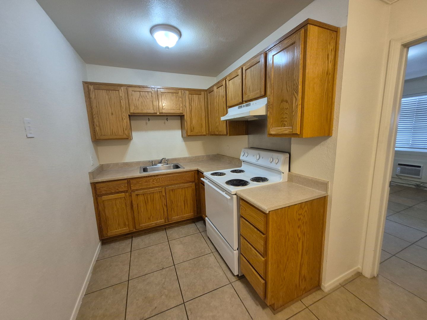 Yuma Apartment: 1056 S 10th Ave