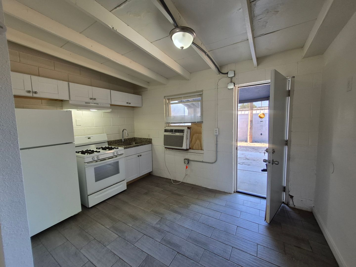Yuma Apartment: 2361 S Walnut Ave