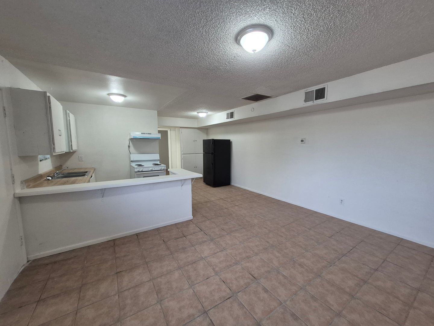 Yuma Apartment: 1131 S Ave C