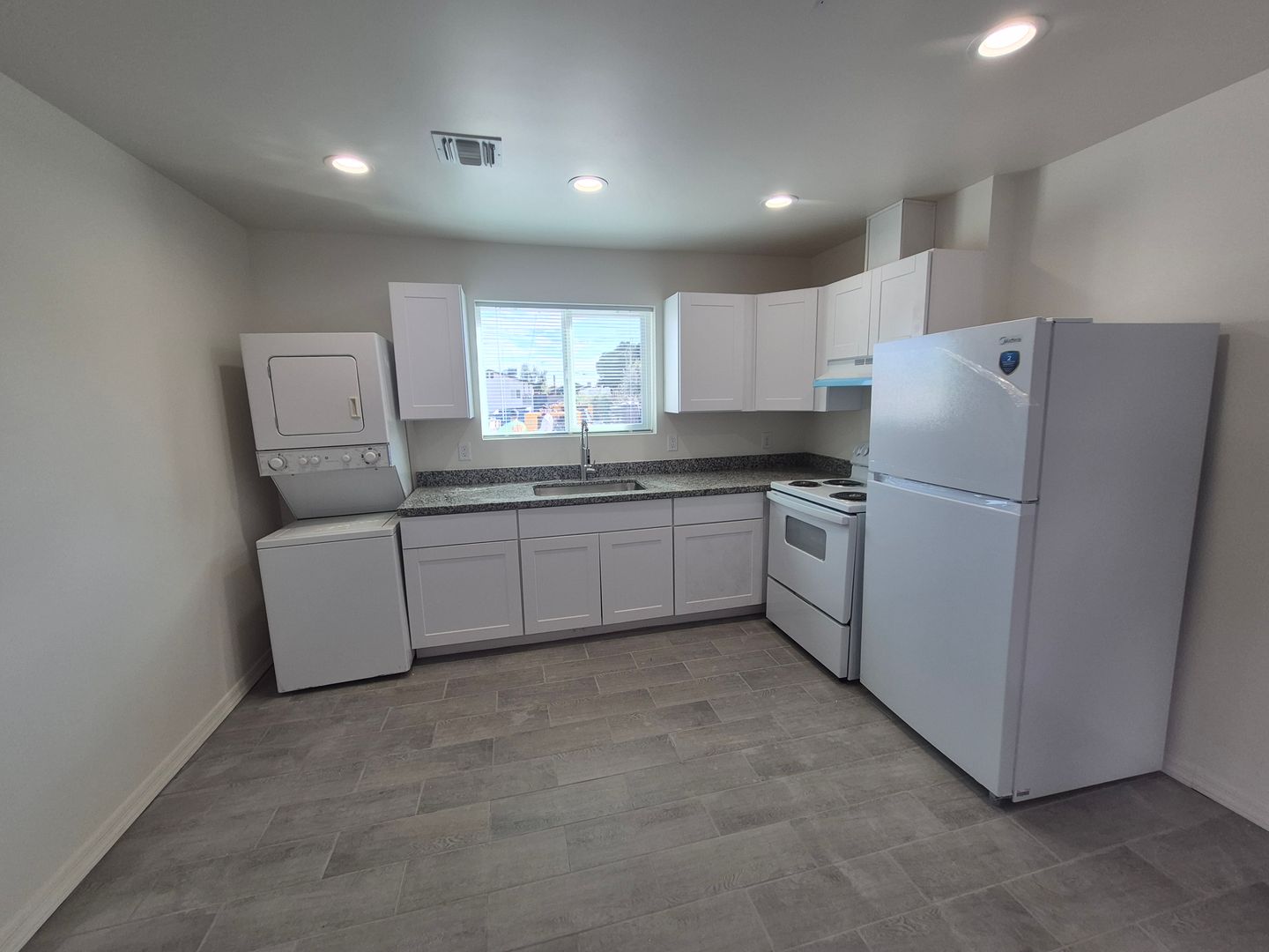 Yuma Apartment: 153 N 23rd