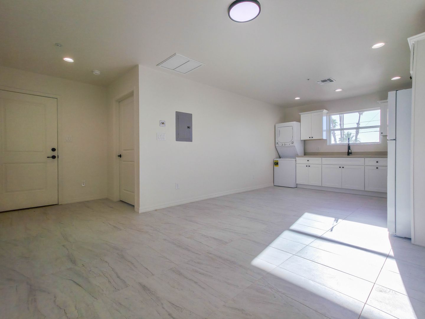 Yuma Apartment: 270 S 3rd Ave