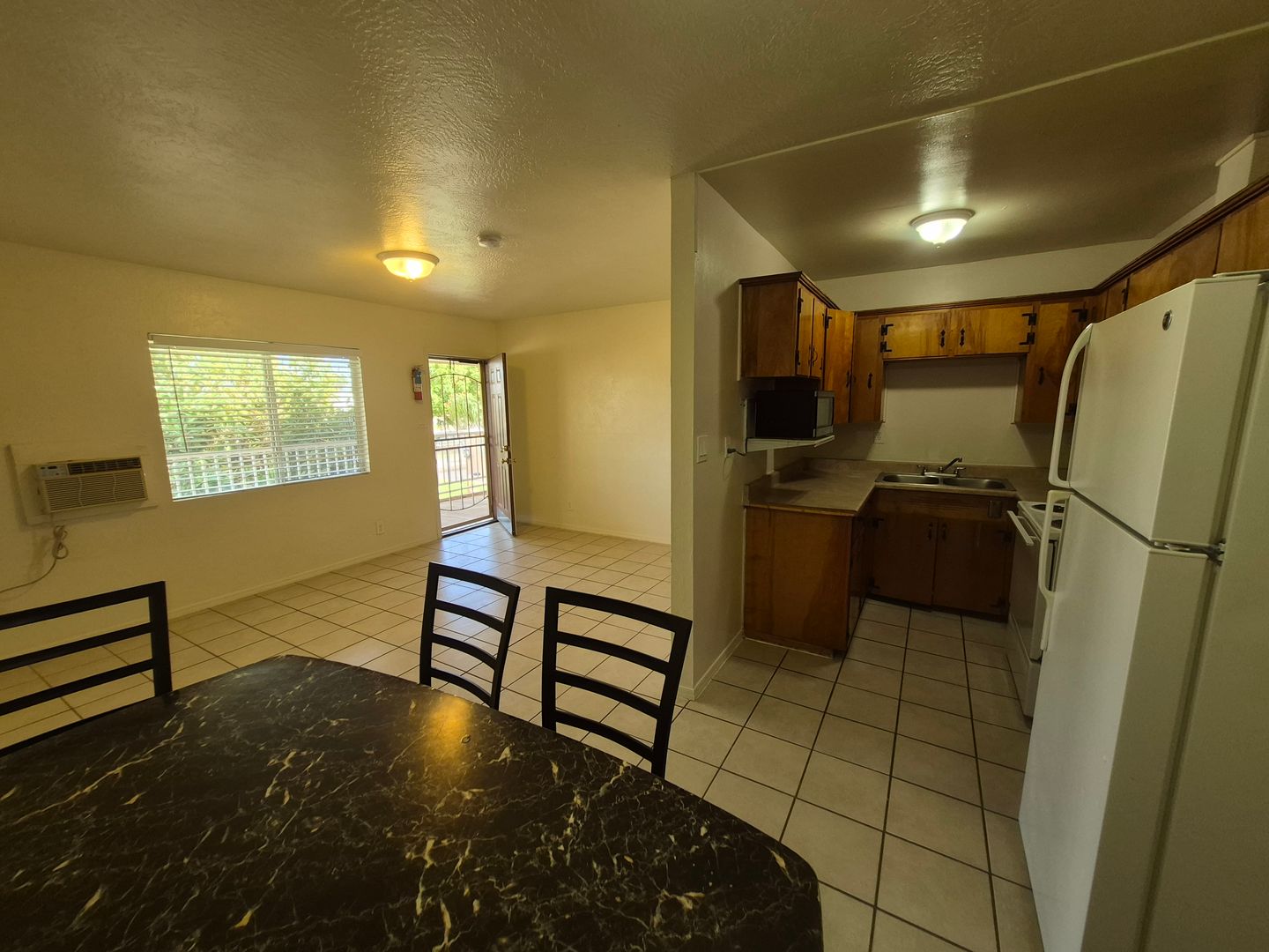 Yuma Apartment: 1056 S 10th Ave
