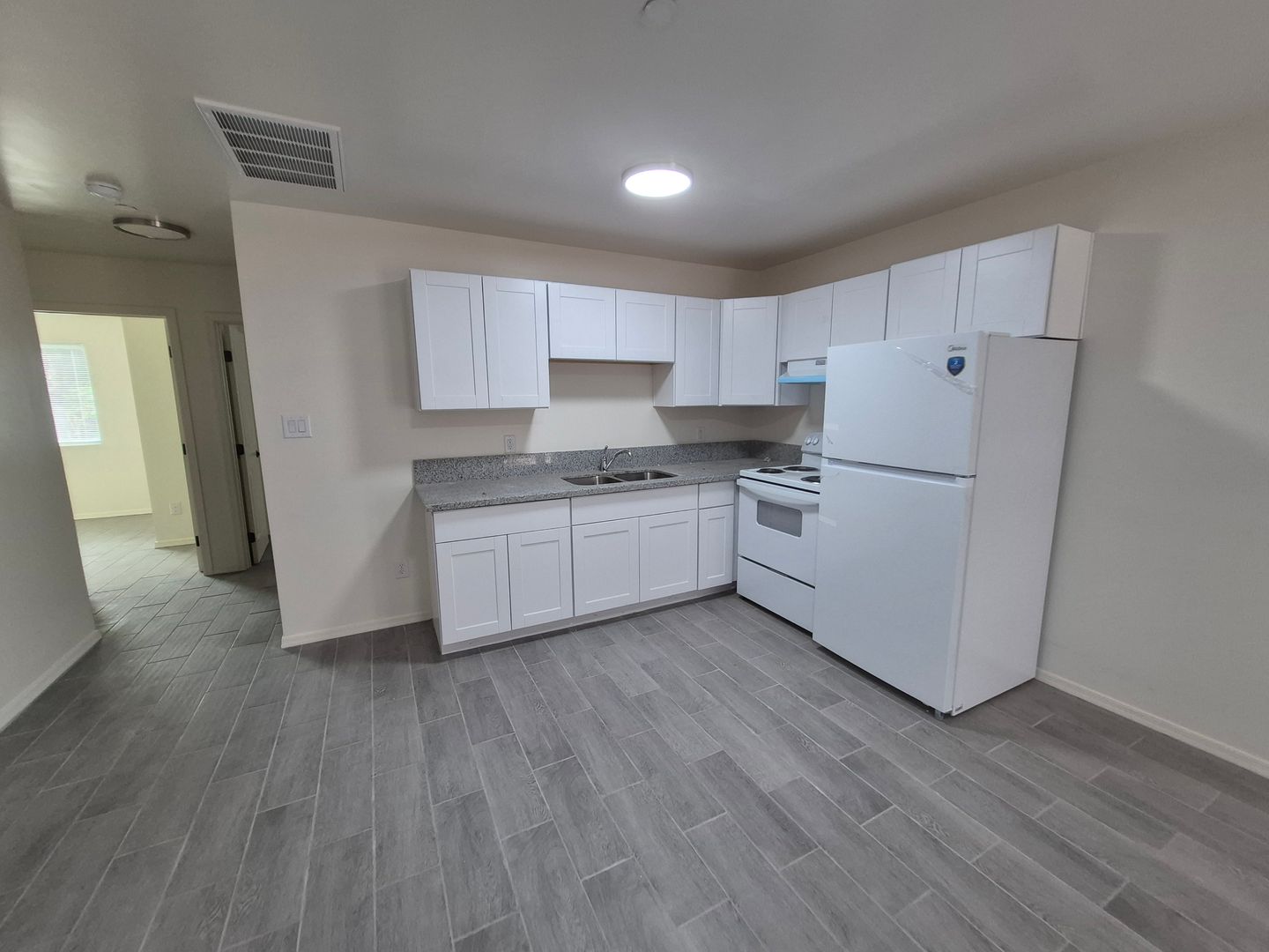 Yuma Apartment: 253 S. 17th Ave