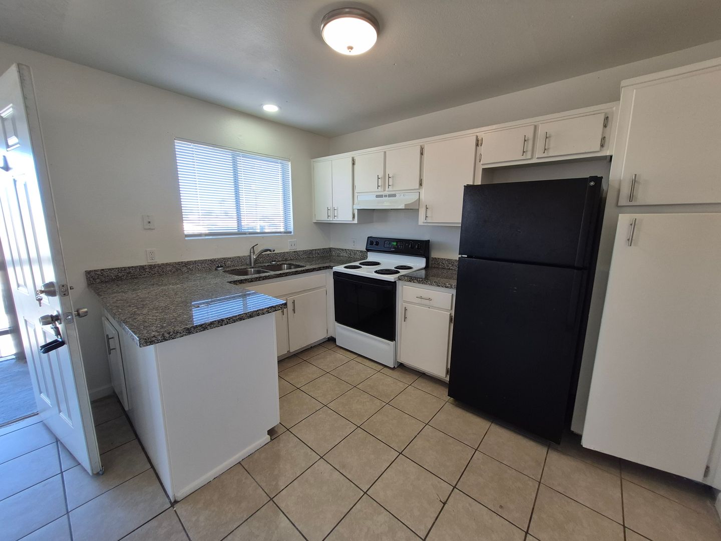 Yuma Apartment: 1860 S 3rd Ave