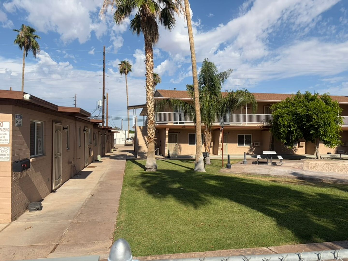 Yuma Apartment: 1056 S 10th Ave