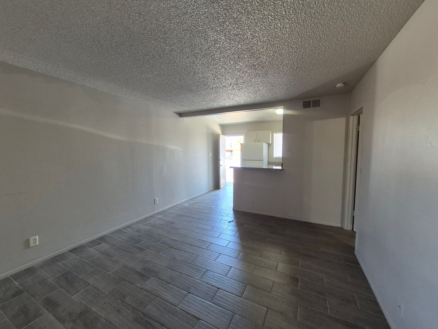 Yuma Apartment: 1985 S 1st Ave