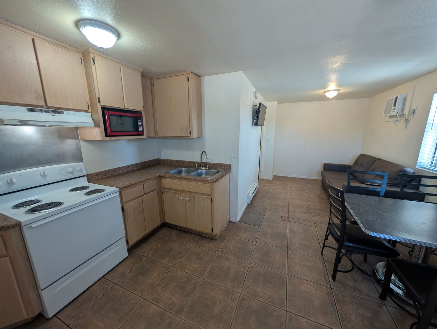 Yuma Apartment: 1056 S 10th Ave