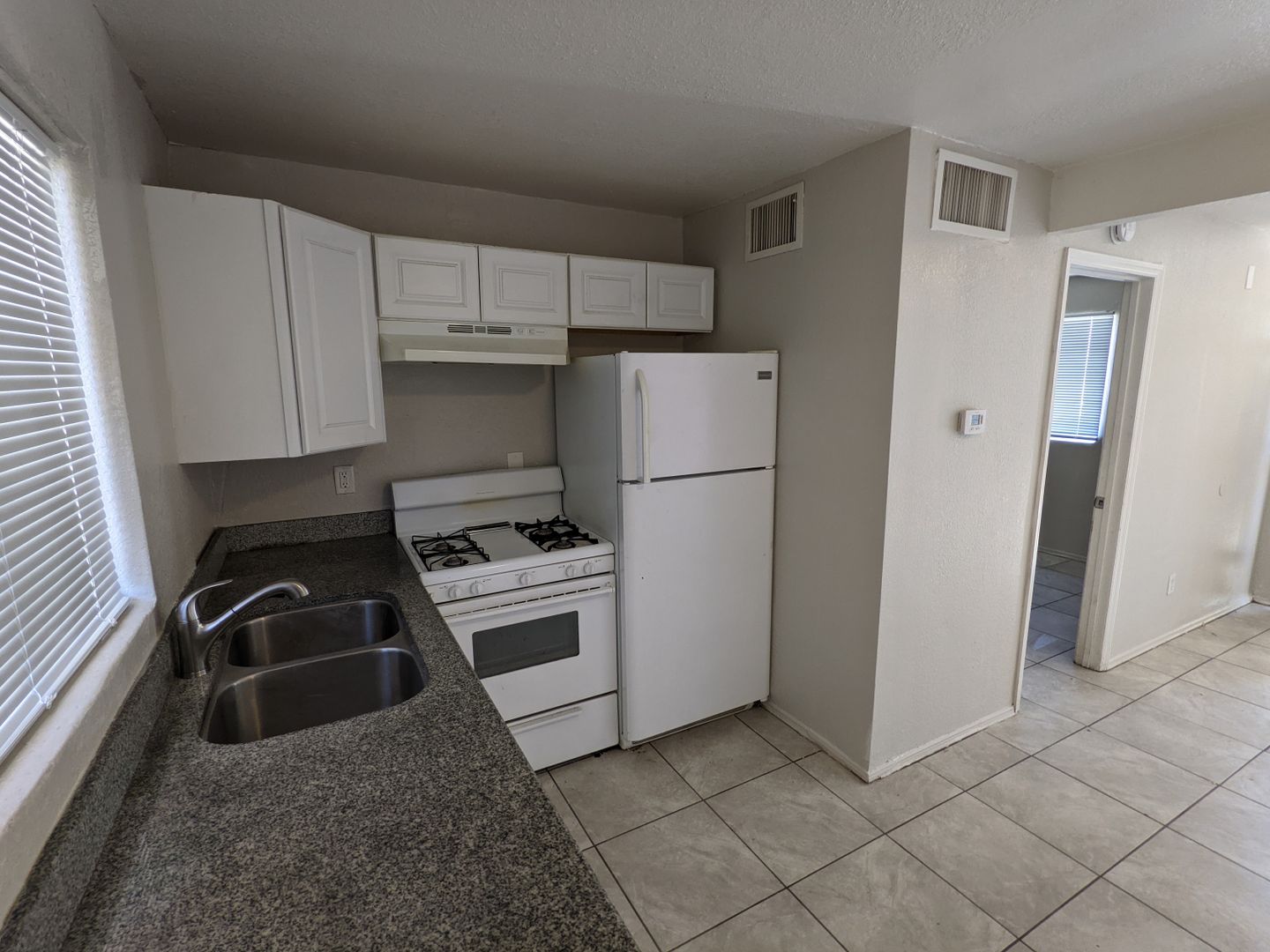 Yuma Apartment: 1889 S Walnut Ave