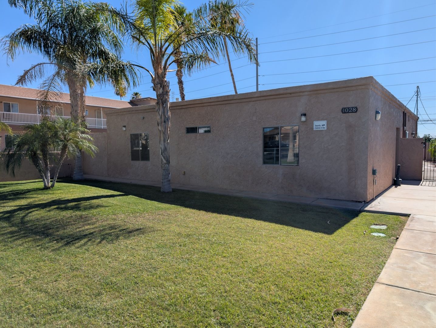 Yuma Apartment: 1056 S 10th Ave