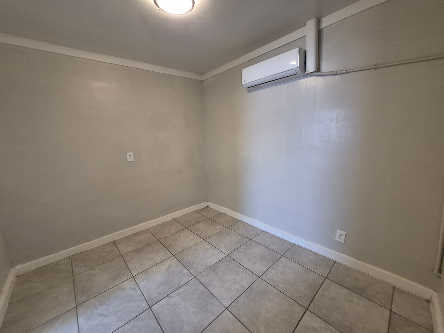 Yuma Apartment: 2361 S Walnut Ave