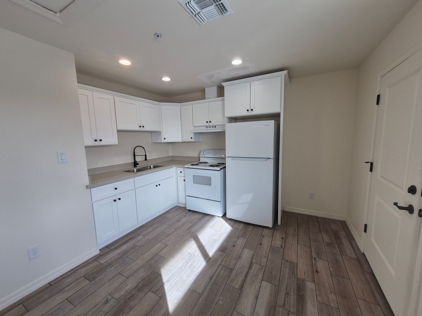 Yuma Apartment: 963 S. 6th Avenue