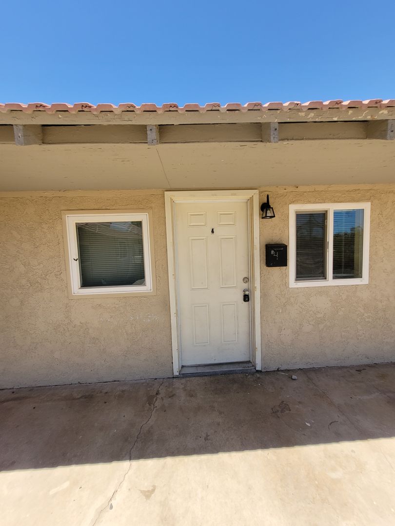 Yuma Apartment: 2430 S 5th Ave