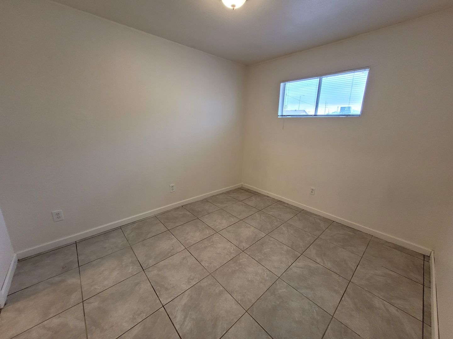 Yuma Apartment: 100 N 12th Ave