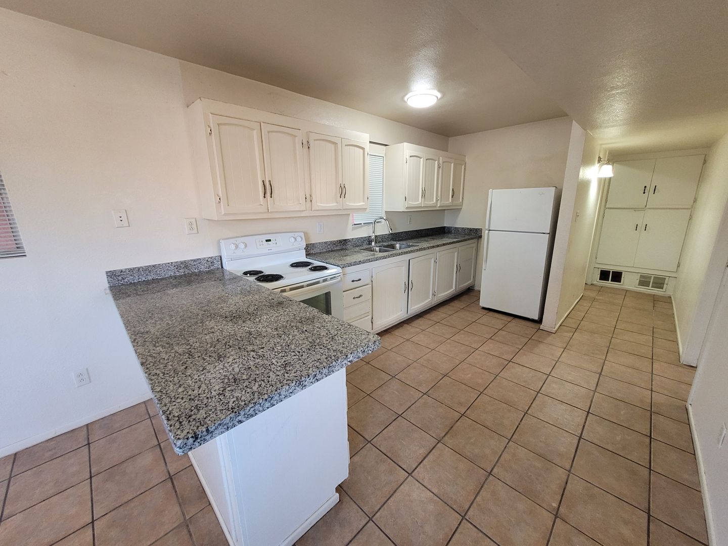 Yuma Apartment: 1131 S Ave C