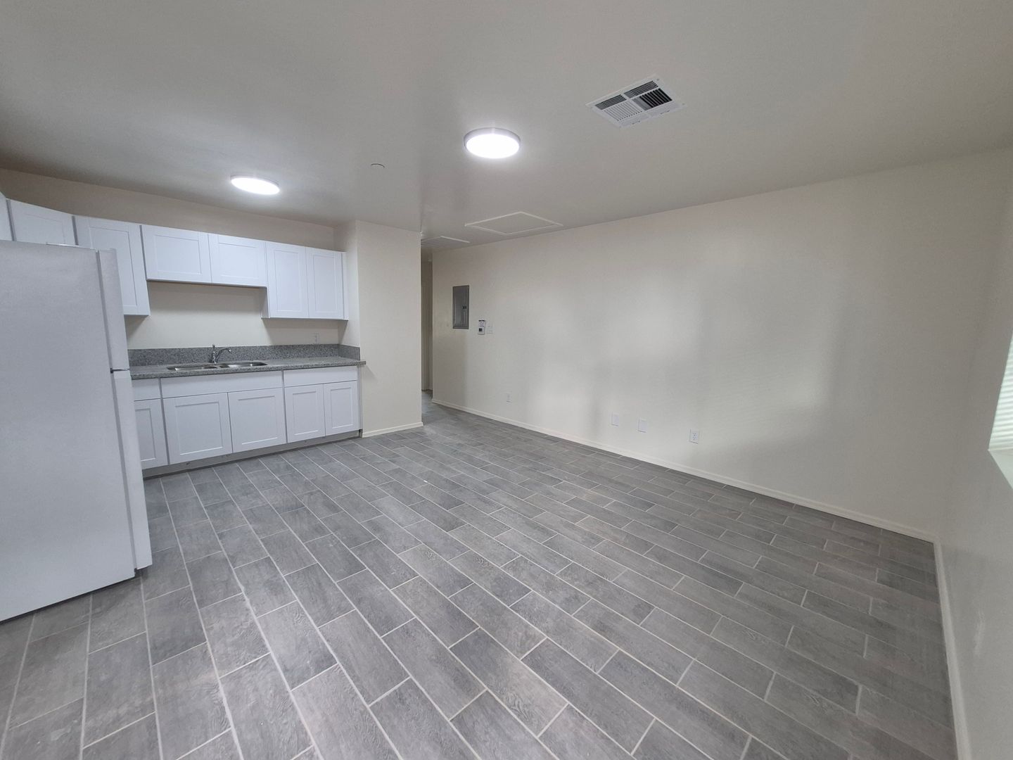 Yuma Apartment: 253 S. 17th Ave