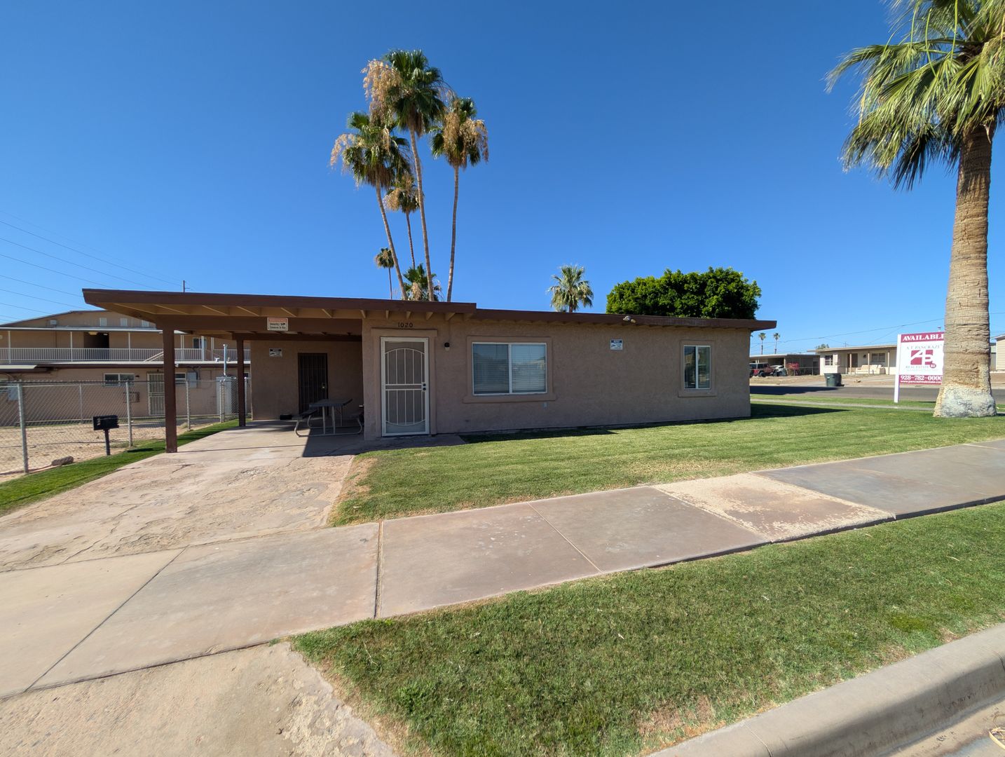 Yuma Apartment: 1056 S 10th Ave
