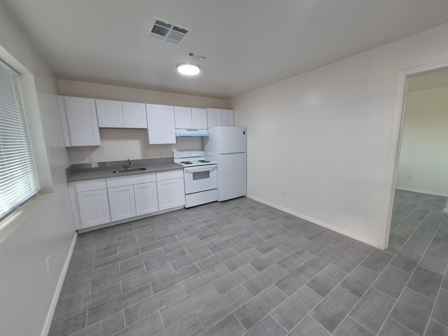 Yuma Apartment: 253 S. 17th Ave