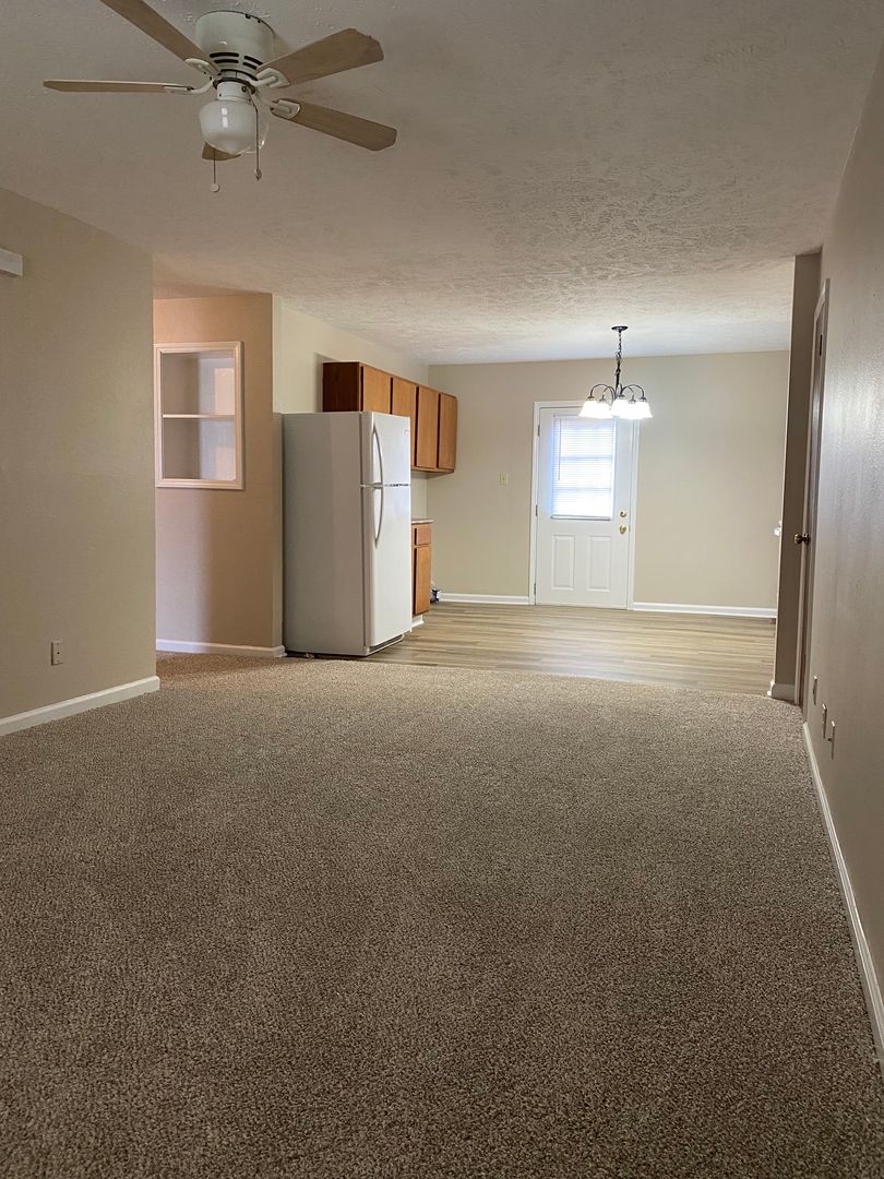 Jackson Apartment: 619 Old Humboldt Rd