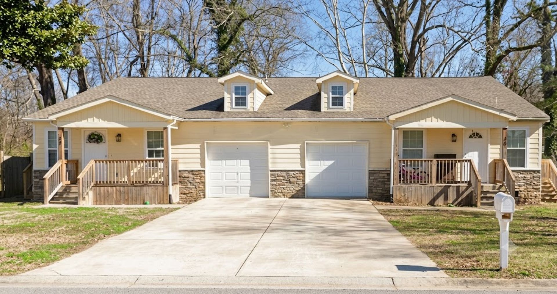 Jackson Apartment: 38-40 Honeysuckle Dr.